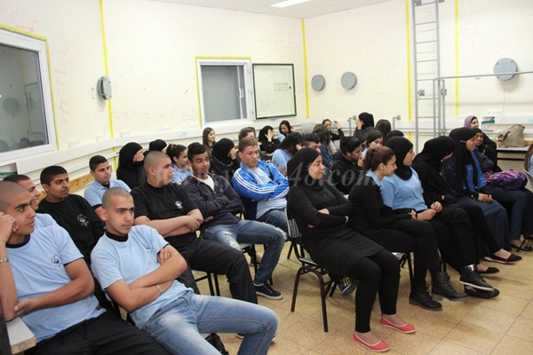 بالصور : محاضرة لتوعية الطلاب في المدرسة الثانوية الشاملة بيافا حول موضوع الانتخابات